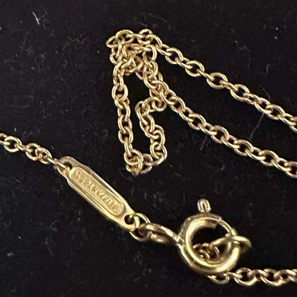 Genuine Tiffany knot necklace in gold - Picture 5 of 6